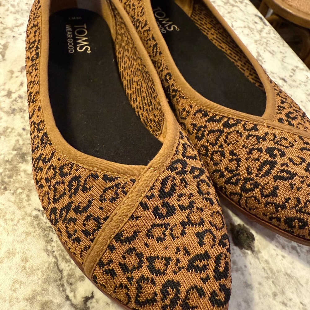 TOMS Women's Leopard Print Flats - Tan